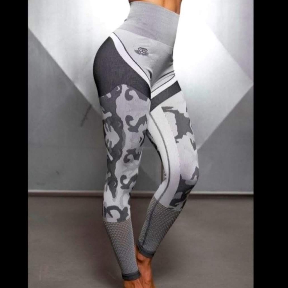 Body Engineers Athena Camo Seamless Leggings Gray/black Size Small NWT
